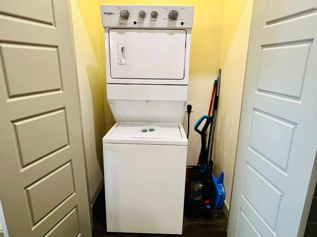 Downtown Apt Free Parking - Pool - Gym - Fully Kitchen ヒューストン エクステリア 写真
