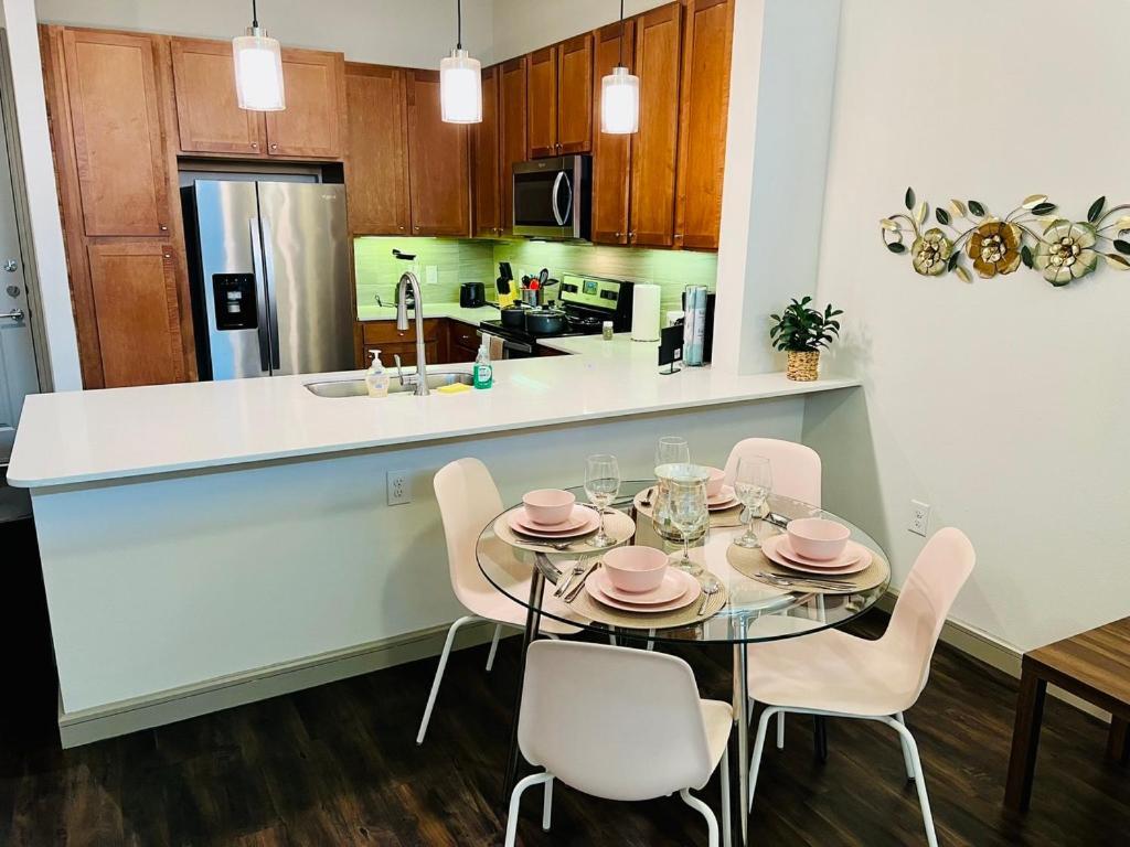 Downtown Apt Free Parking - Pool - Gym - Fully Kitchen ヒューストン エクステリア 写真