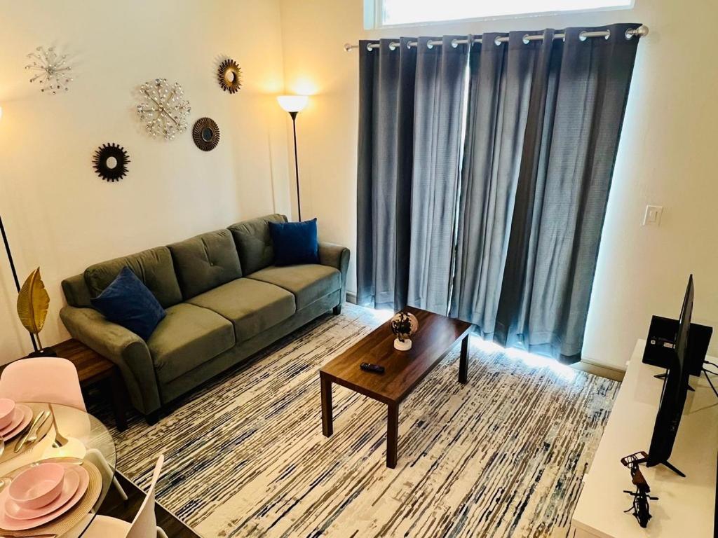 Downtown Apt Free Parking - Pool - Gym - Fully Kitchen ヒューストン エクステリア 写真