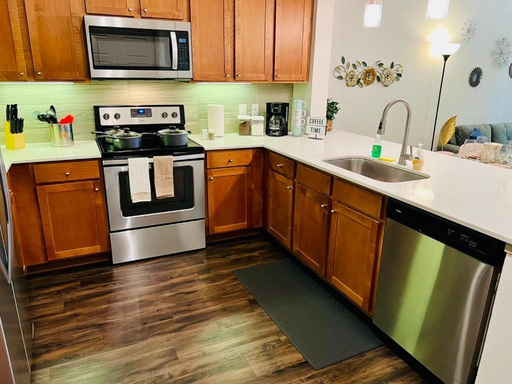 Downtown Apt Free Parking - Pool - Gym - Fully Kitchen ヒューストン エクステリア 写真