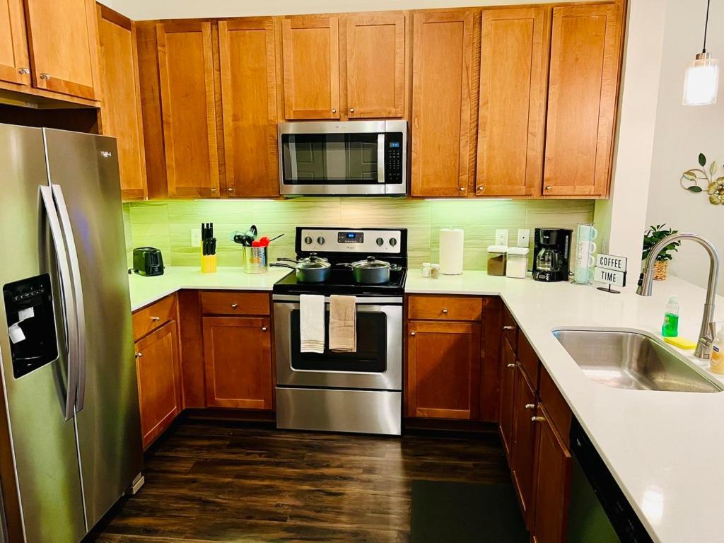 Downtown Apt Free Parking - Pool - Gym - Fully Kitchen ヒューストン エクステリア 写真