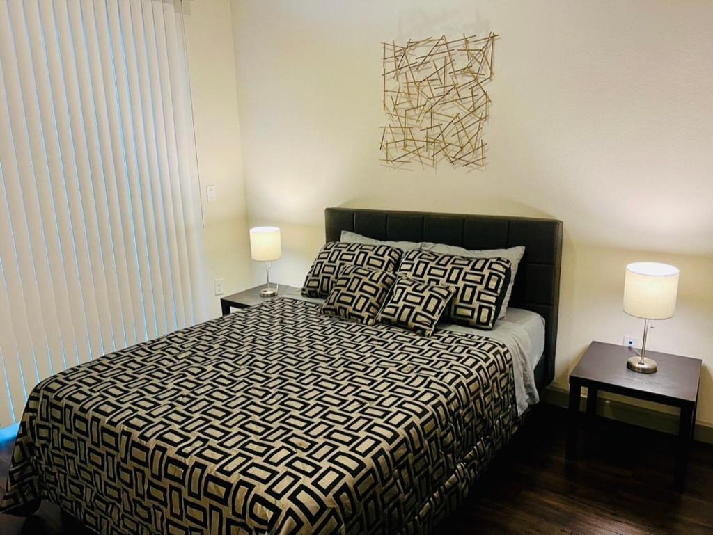 Downtown Apt Free Parking - Pool - Gym - Fully Kitchen ヒューストン エクステリア 写真